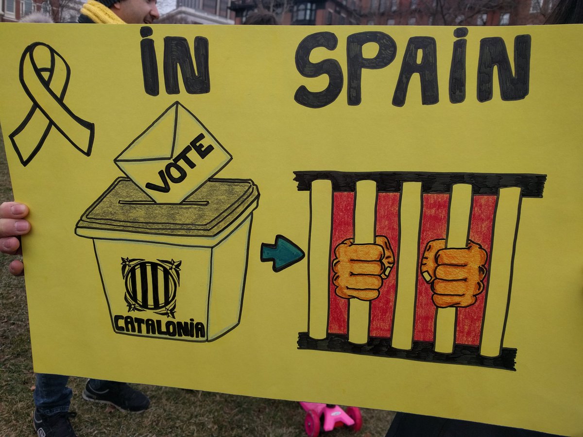 CatalansBoston's tweet photo. A Boston també demanem la llibertat dels presos polítics. #FreeCatalansPrisioners https://t.co/qbTBx6bab8
