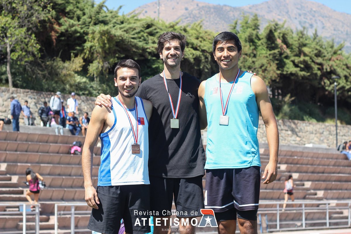 atletismocl's tweet photo. Campeones Naciones Salto Alto Adulto:
1) Cristóbal Hurtado
2) Martin González
3) Juan Pablo Maturana
#atletismo #run #athletics #deporte #santiago #chile #tracklife #tracknation #trackandfield #chilerunning #concepción #arica #copiapo #antofagasta #valdivia #highjump https://t.co/8y4iEftuhg