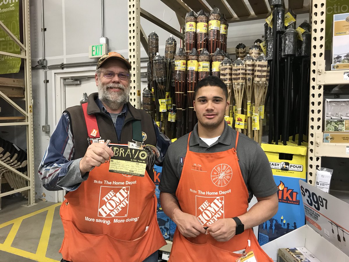 THD3103's tweet photo. WOW! Exceptional job by Bob (NAC) at #3106. Covering the new associate checklist with new hire Tre. Heavy emphasis on safety, inverted pyramid, Homer Fund and the Orange Advantage.  #PACNWSTARTSAFE https://t.co/kFvKSakyzZ