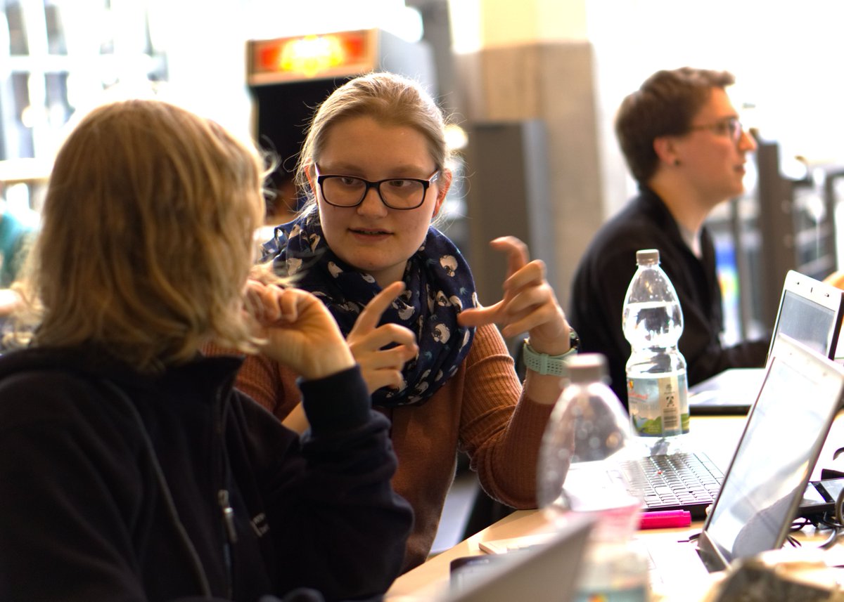 hackundsoehne's tweet image. Discussion leads to great results! #rethinkhackathon