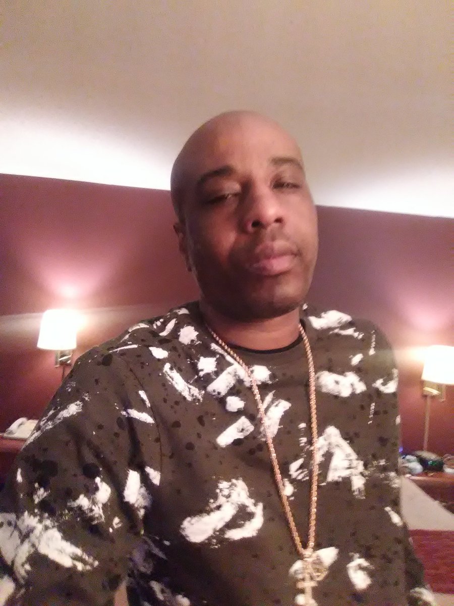 EmackReal's tweet image. In DeKalb Illinois let's get show time ready check in now bout to chill then off to sound check