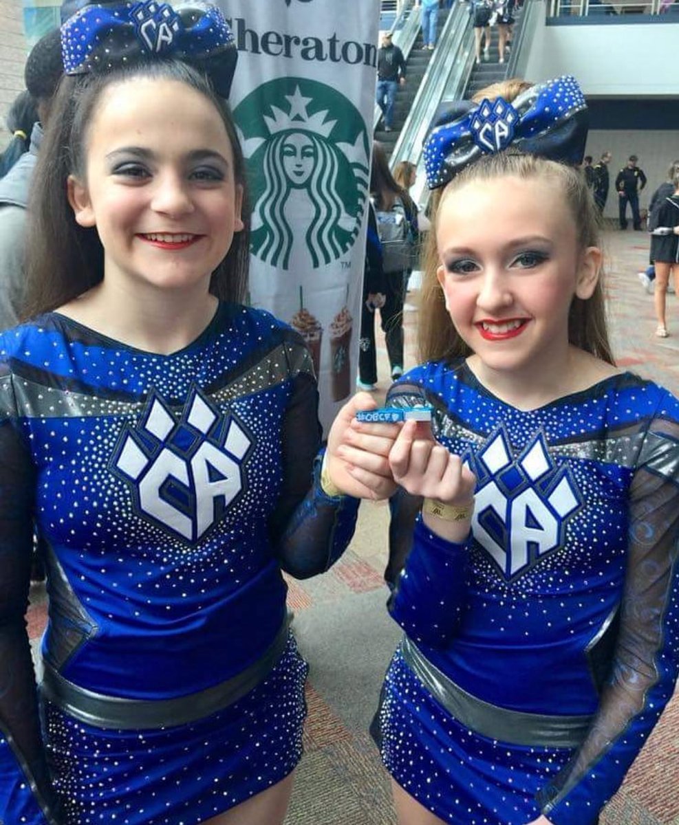 CA_MajestiCats's tweet photo. #MajestiCats are spreading love and luck to 300 unsuspecting competitors today at #BattleAtTheBeach! We are One Big Cheer Family. #OBCF #j2crew #surprise #goodluck #spreadkindness #spreadcheer 💙🖤🍀 https://t.co/XwYG8tomTq