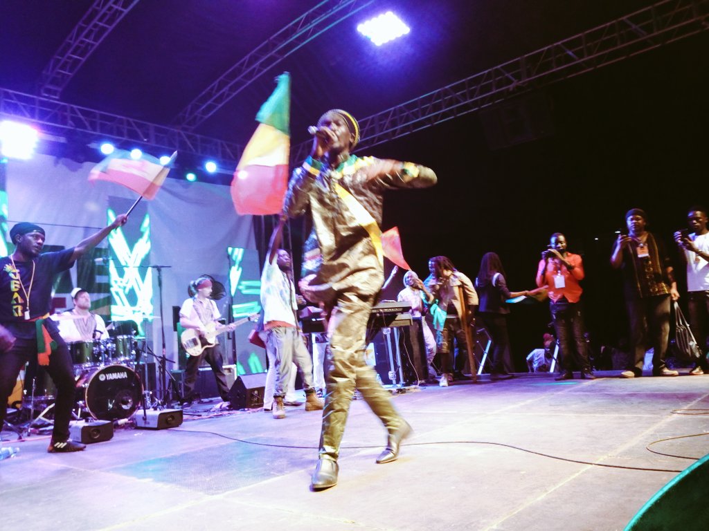 enywaru's tweet photo. Not to waste your time, Anthony B gets on stage to reassure y'all that weed is good for a puff or two. #ReggaeFestJam18 https://t.co/GZPlkle28s