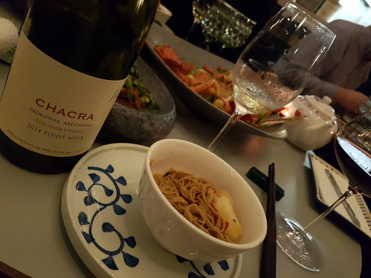 JamesSuckling's tweet photo. #Argentina #pinot hermanos y hermanas! That's how we roll in #London at #Duddells. #vino #wine #FOODIES #winereview https://t.co/q9PDHAT1us