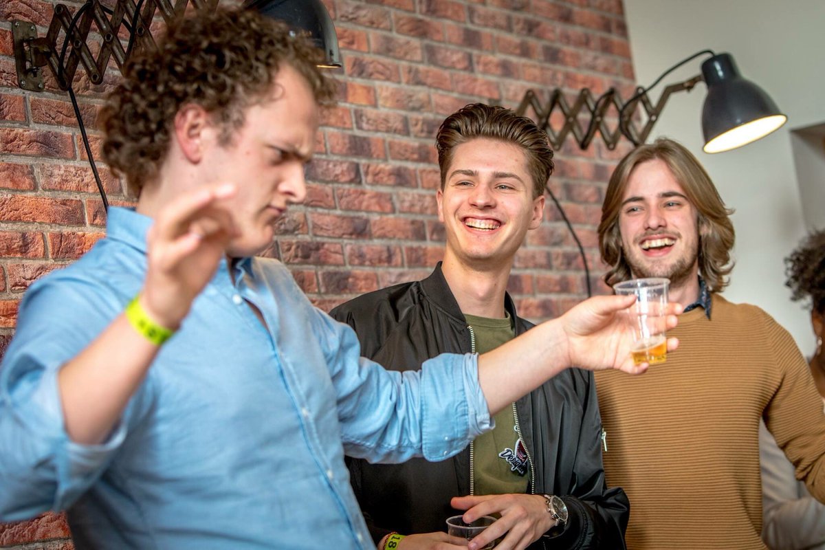 We zijn nog volop aan het genieten van ons 15-jarig jubileumfestival! Vandaag niet geweest? Dan mag je morgen absoluut niet missen. Ook morgen hebben we weer een vol programma met o.a. een geweldige afsluiting van een fantastisch weekend! @Hofpleinrdam <a href="/AlbedaMBO/">Albeda mbo</a> #mbo15jaar