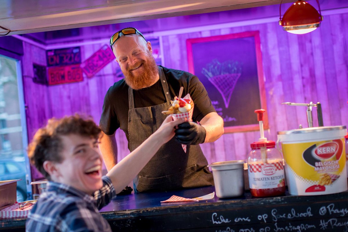 MBOtheater's tweet photo. We zijn nog volop aan het genieten van ons 15-jarig jubileumfestival! Vandaag niet geweest? Dan mag je morgen absoluut niet missen. Ook morgen hebben we weer een vol programma met o.a. een geweldige afsluiting van een fantastisch weekend! @Hofpleinrdam @AlbedaMBO #mbo15jaar https://t.co/DLdBFirerD