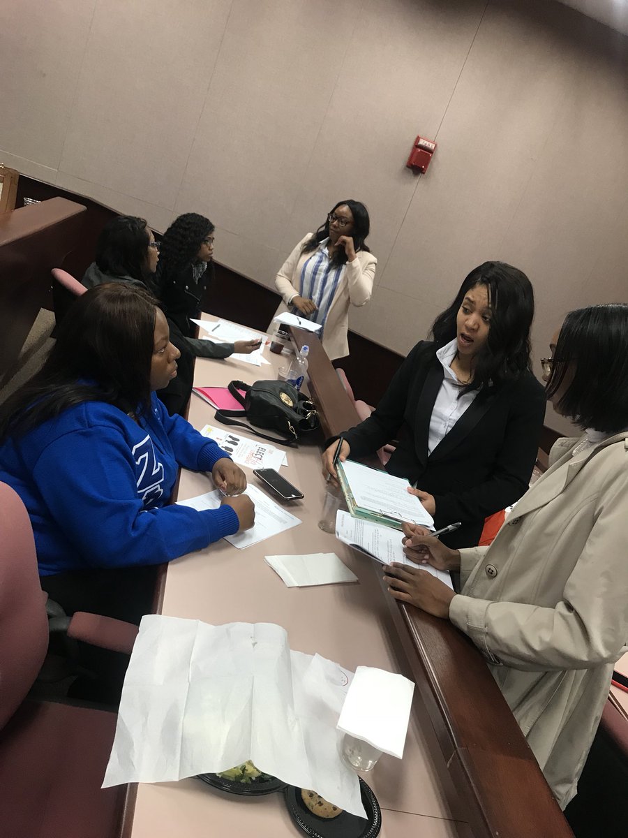 KYSU_CampusLife's tweet photo. ELECT HER 2018 @kystateu #WomensConference2018 #SOS #WomensHistoryMonth #BredWomen #ElectHer #ElectHer2018 #ILookLikeAPolitician https://t.co/fzA4MOwohF