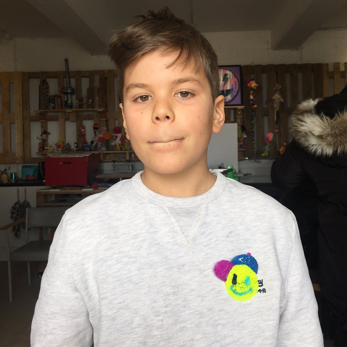 ExploringSenses's tweet photo. This talented young artist made an awesome #smileyface #3Dpen badge today during one of our 3D pen workshops at our #esmakerlab
.
You can made so many #RADthings with #3Dpens π₯π₯π₯π₯
#hove #brighton @BrightonHoveCC @tamerandhawk @CraftsCouncilUK https://t.co/jEGifdYukm