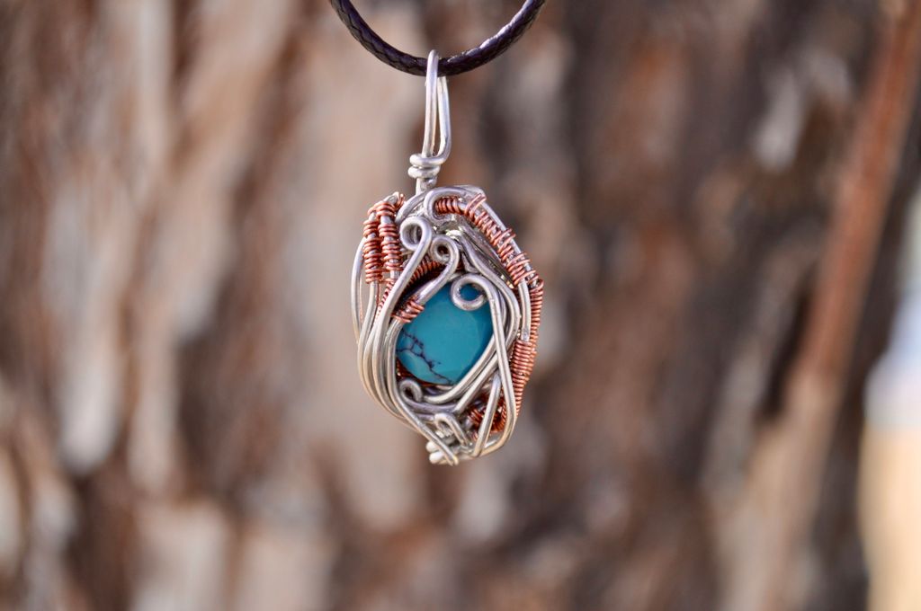 Rawvolutionjwls's tweet image. Shop our inventory at 609. S Mill avenue Tempe, AZ, Or find us on Etsy under Rawvolution Jewels.

Turquise Facet wrapped in Copper and Silver. NFS