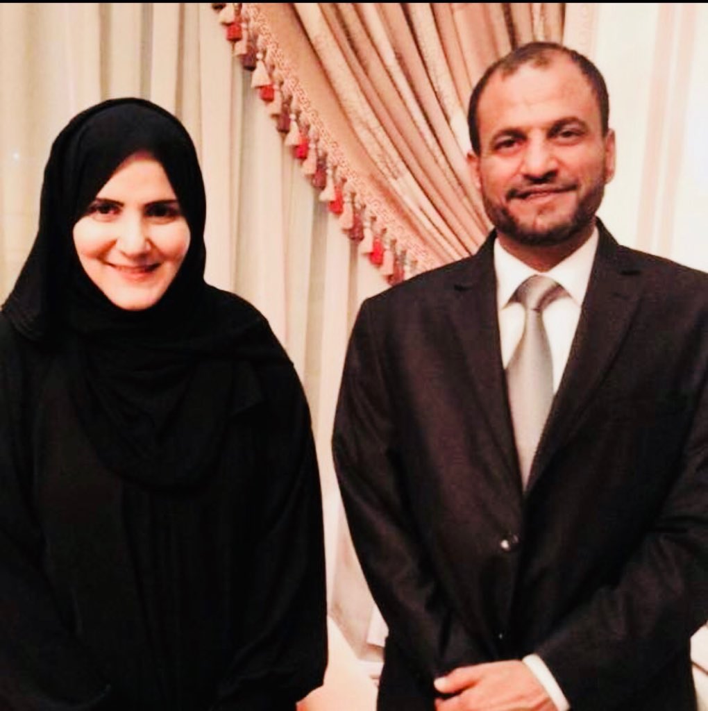 sarah_yafei's tweet photo. صوره جمعتني بشلال قبل تعيينه بحوالي شهر
كان عيدروس معنا يومها وكنا سعداء بتحرير الجنوب الذي قادا اهم انتصاراته
عاش شلال قبلها سبع سنوات طريدا في الجبال لاجل الجنوب
واليوم يتأمر عليه من كانوا حينها مع الحوثي
ومن كان مع الحوثي
ليس غريبا
ان يقف اليوم ضد #شلال_حامي_عدن_وقاهر_الدواعش https://t.co/wbTvVyle4i