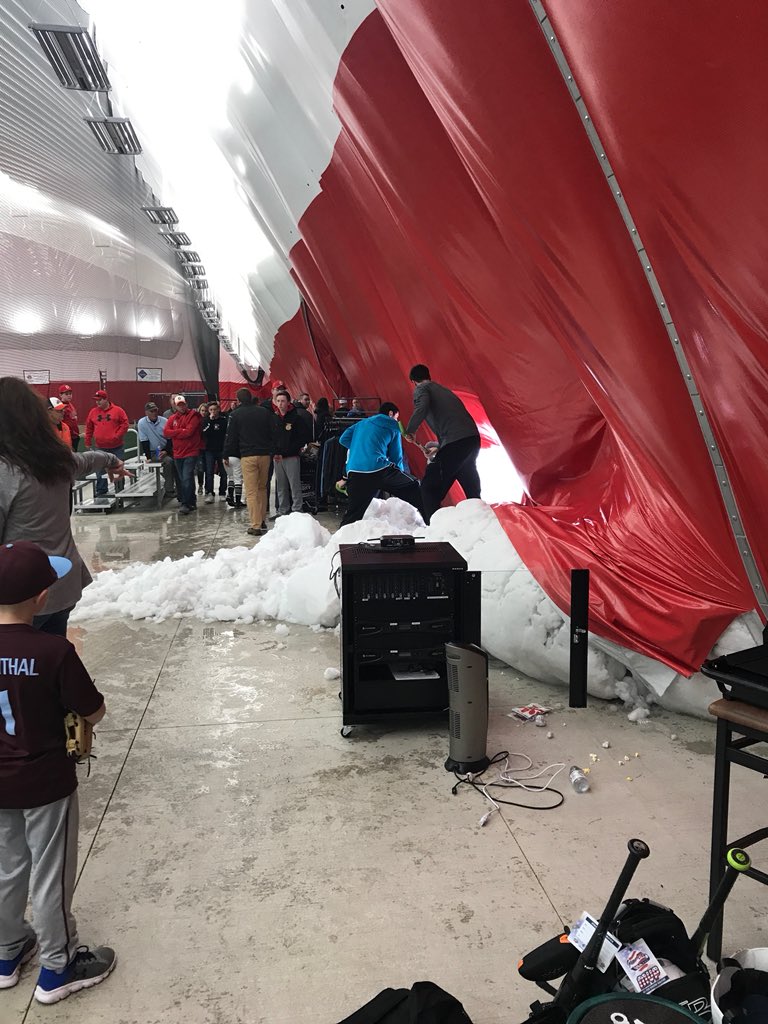SJOSelect's tweet photo. #Domeproblem. Games canceled for the afternoon. Snow won’t stop. https://t.co/FDHMb1FX78