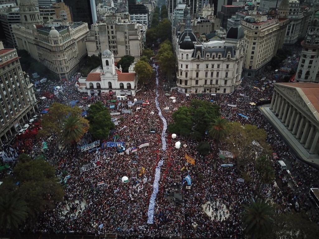 Kicillofok's tweet photo. Como cada #24M nos encontramos en las calles para repetir #NuncaMas https://t.co/uCKcK7NZAZ