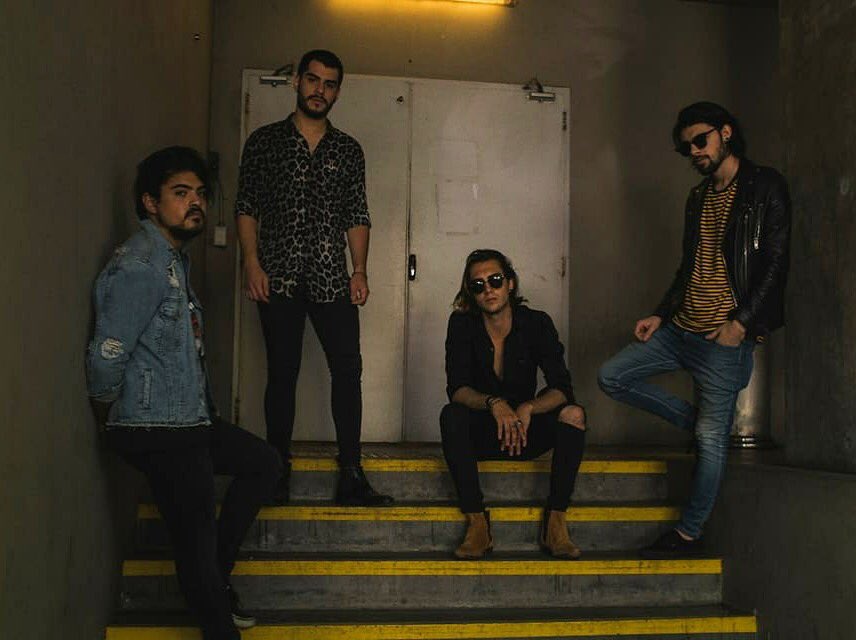 jump_banda's tweet photo. 📸 @ezezalez ♥️♣️♦️♠️
Hey ! que tengan un lindo sábado 🌺.
Dentro de poco vamos anunciar la próxima fecha en @wearelights_ar 🤘🏻 https://t.co/W4e6KAcvAw