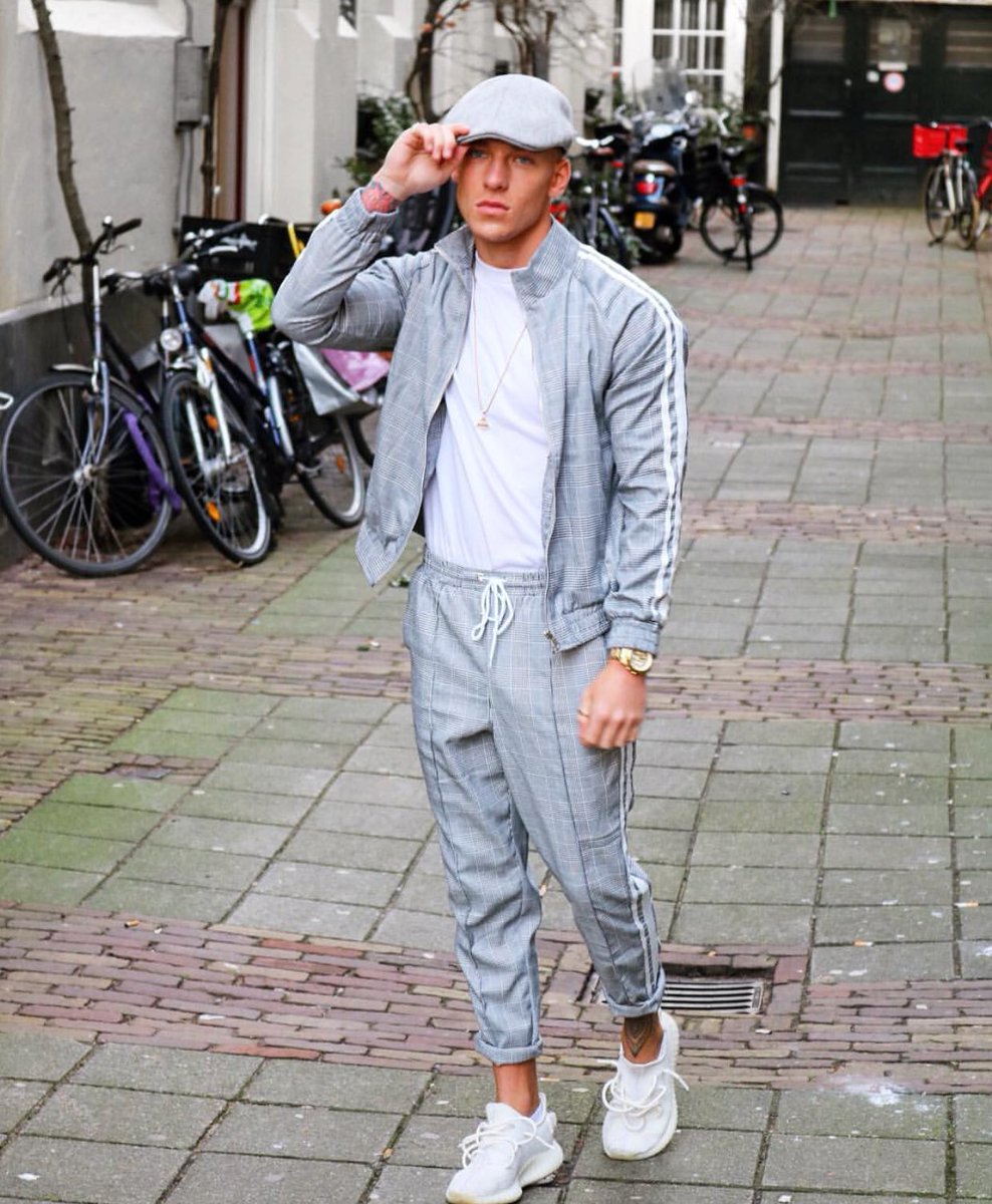 httpourquoi's tweet photo. @brandonpmyers hey where can I find this outfit ? https://t.co/QkUVxunuU9