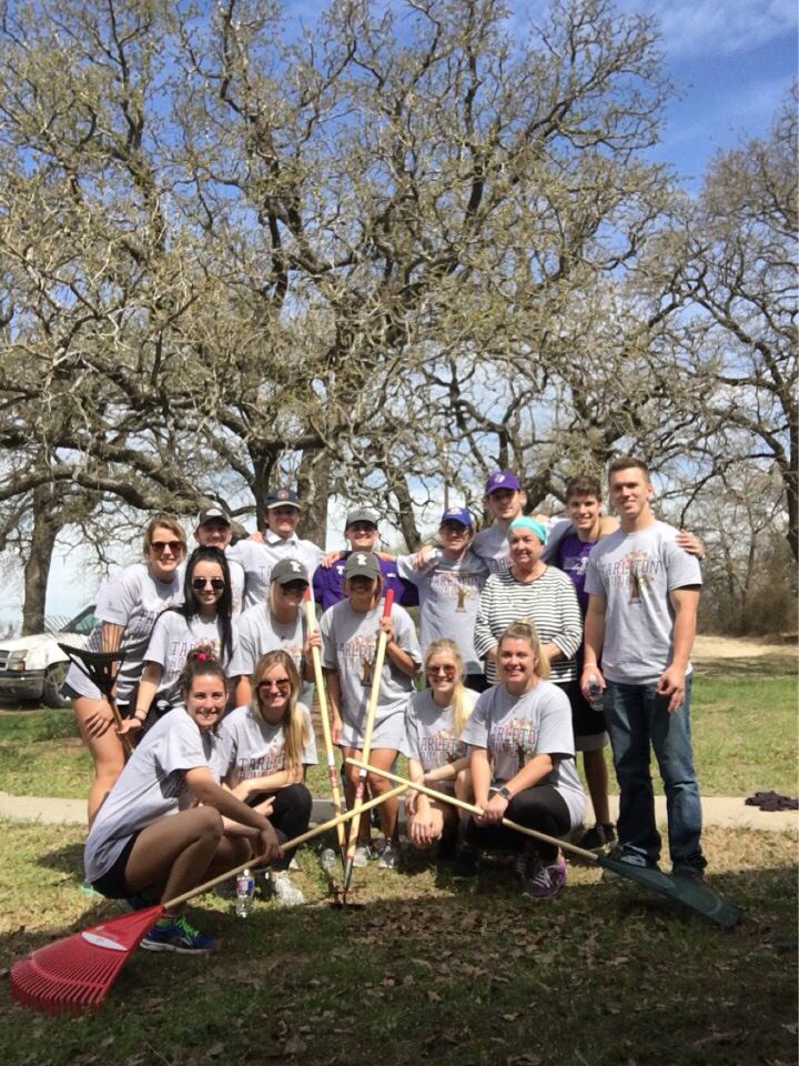 tarleton_kdr's tweet photo. It was our pleasure to give back to the community today with the wonderful @TSUDeltaZeta #TarletonRoundup18 https://t.co/igjeFMamT1