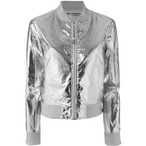nastya_luben's tweet photo. Ah, remembered. Every Dirk's jacket would correspond to the every time period he got into with the Doctor: futuristic silver jacket, 18th century camisole etc. #SaveDirkGently #DirkGentlyIsntOver #DoctorWho #MergingFandoms https://t.co/h4B57OuH4m
