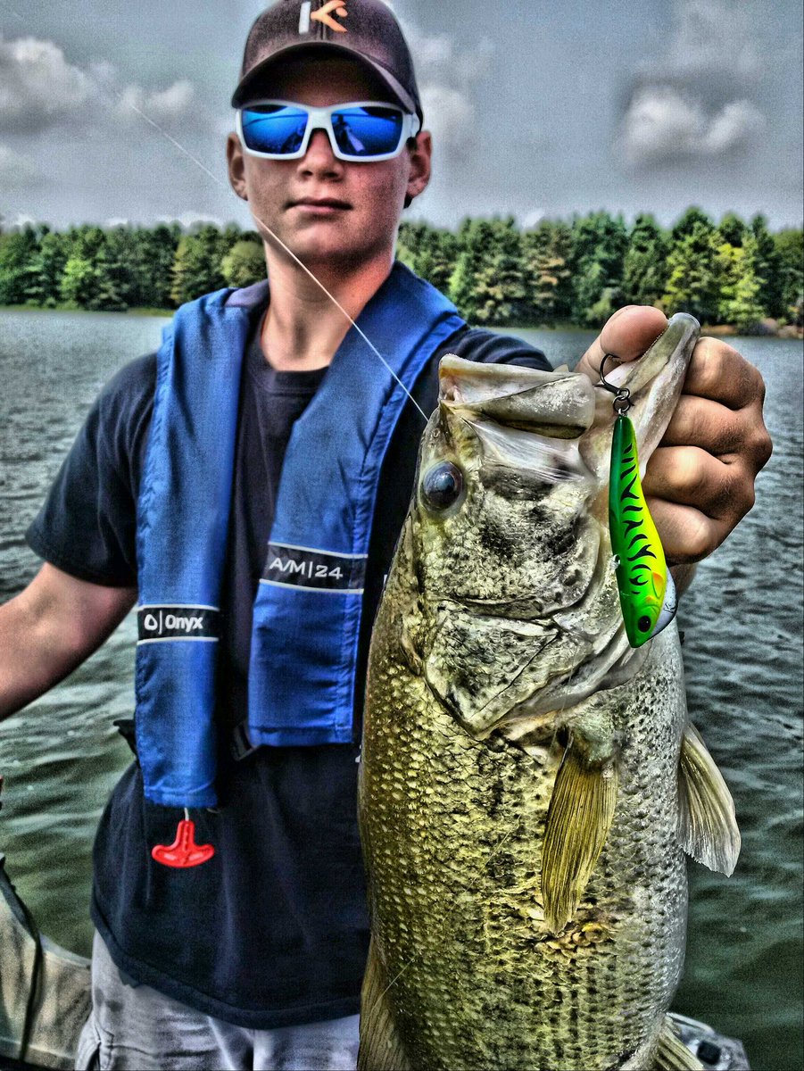 CanuckBassin's tweet photo. Big buckets love the @KamookiLures #SmartFISH and #SmartCRAW! 

#EcoFriendlyFishDeadly https://t.co/oE285rqpE3