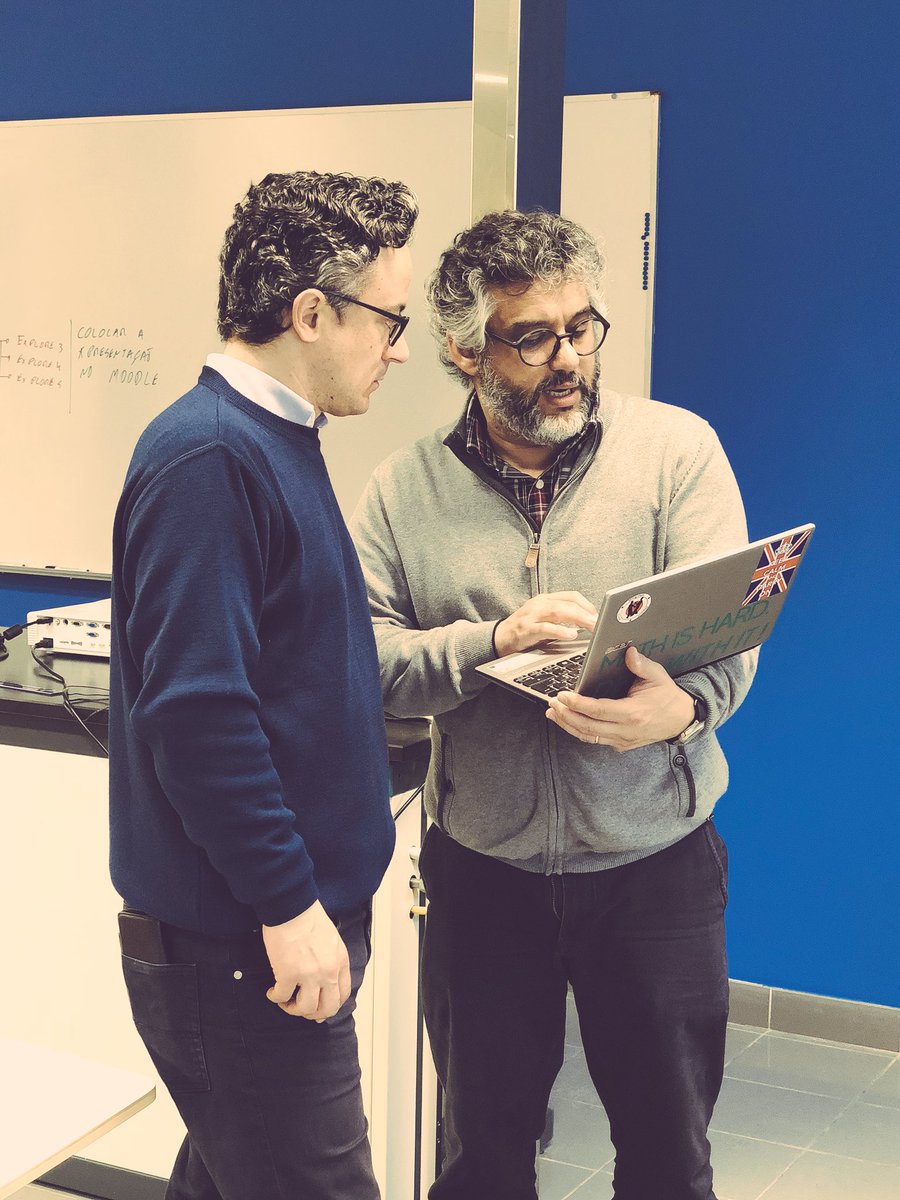 JulianaLPIS's tweet photo. Best friends! We❤️teaching... Interdisciplinarity between Science and Maths... Our future! @RLaranginha @CattitaSousa @Sci&amp;MathCriativeLab #ITELab_eu #PIS #esesantarem https://t.co/NezC4S5GIj