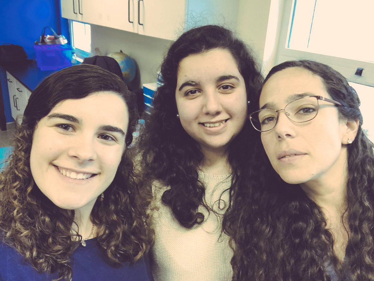 JulianaLPIS's tweet photo. Best friends! We❤️teaching... Interdisciplinarity between Science and Maths... Our future! @RLaranginha @CattitaSousa @Sci&amp;MathCriativeLab #ITELab_eu #PIS #esesantarem https://t.co/NezC4S5GIj