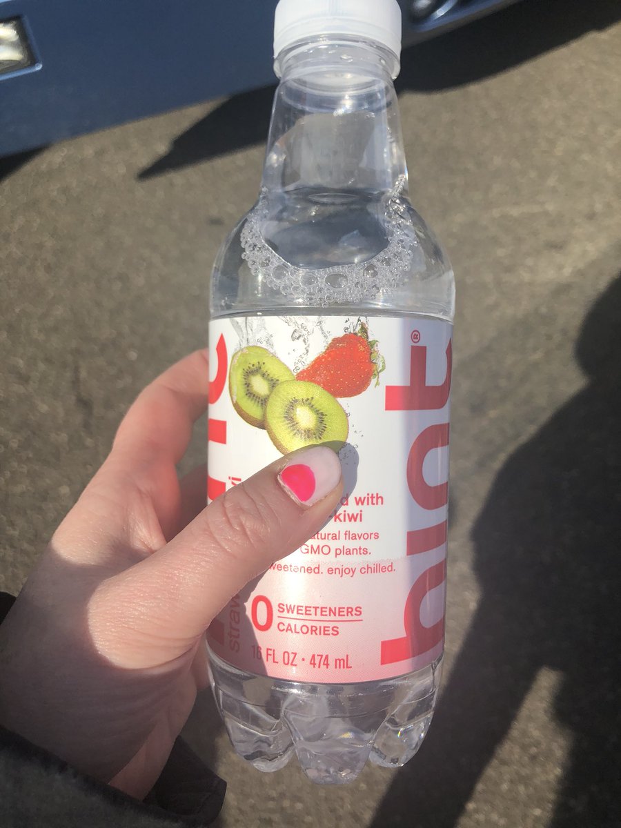 laurabrounstein's tweet photo. #seventeam is on our way back to NYC fueled by @cava grain bowls (I basically inhaled two of them) and @hint 🙌🏻 @nikkirap @karagoldin @seventeen #17Marches https://t.co/Ucg6Jwyypf