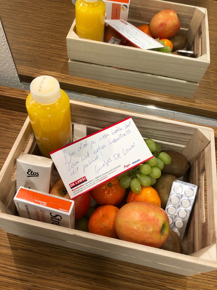 Veldhuis_Kemper's tweet image. Dank Drachten! Dank @DeLawei! Het was nog een beetje hees maar met jullie lieve pakketje was het goed te doen!!