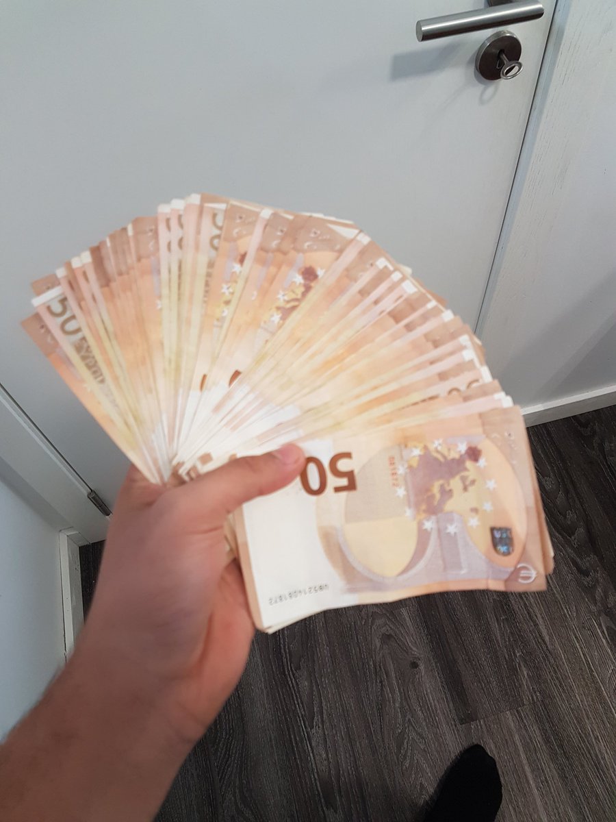 VaisRir's tweet photo. RT para amanhã encontrares uma no chão! 💵👌 https://t.co/F95kyRW0IX