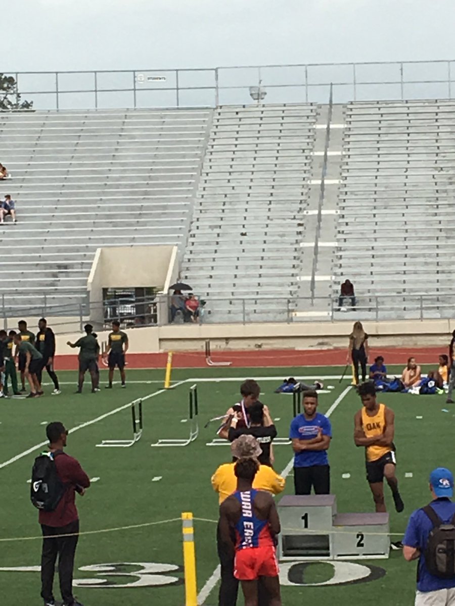 Avery Veiseh - PR in the open 400m....48.26....Rollin!!