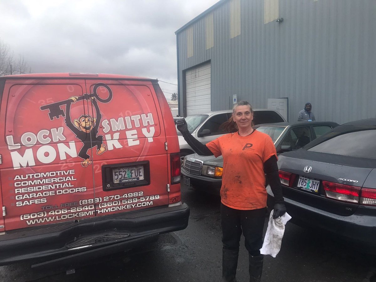 locksmithmonkey's tweet photo. Its always pleasure to have a Thumbs up from a customer 👍⚘ #loveit #lovemycustomers #Locksmith  #PortlandOregon     #PNW #PDXlove #PDXNow   #RipCity #AutoLocksmith  #LocksmithMonkey #neportland  #LocksmithPortland #PDX 
https://t.co/YUoqdquKrT https://t.co/fevJMRTqZ5