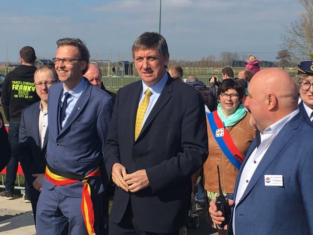 JohanVerschaeve's tweet photo. Terugblik op dag 1 van een geslaagde @BINKaprijke #Veiligheidsbeurs . Hoog bezoek voor het @PZMeetjesland Onthaalpunt @Kaprijke_be van Vicepremier, Minister van Veiligheid en Binnenlandse Zaken @JanJambon en Gouverneur @JanBriersGouv . Demo #CP_OPS https://t.co/2J1TXMHRkb