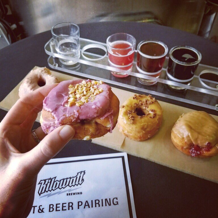 hoplightsocial's tweet photo. Enjoying some @NomadDonuts &amp; @kilowattbeer during their special pairing for Kilowatt’s 3rd Anniversary of their Kearny Mesa Brewery &amp; Tasting Room! 🤤🍻🍩 #sdbeer
#craftbeer #beerporn #foodporn #beertography #kilowattturns3 #kilowattbrewing #nomaddonuts #hoplightsocial https://t.co/VaXO54moGm