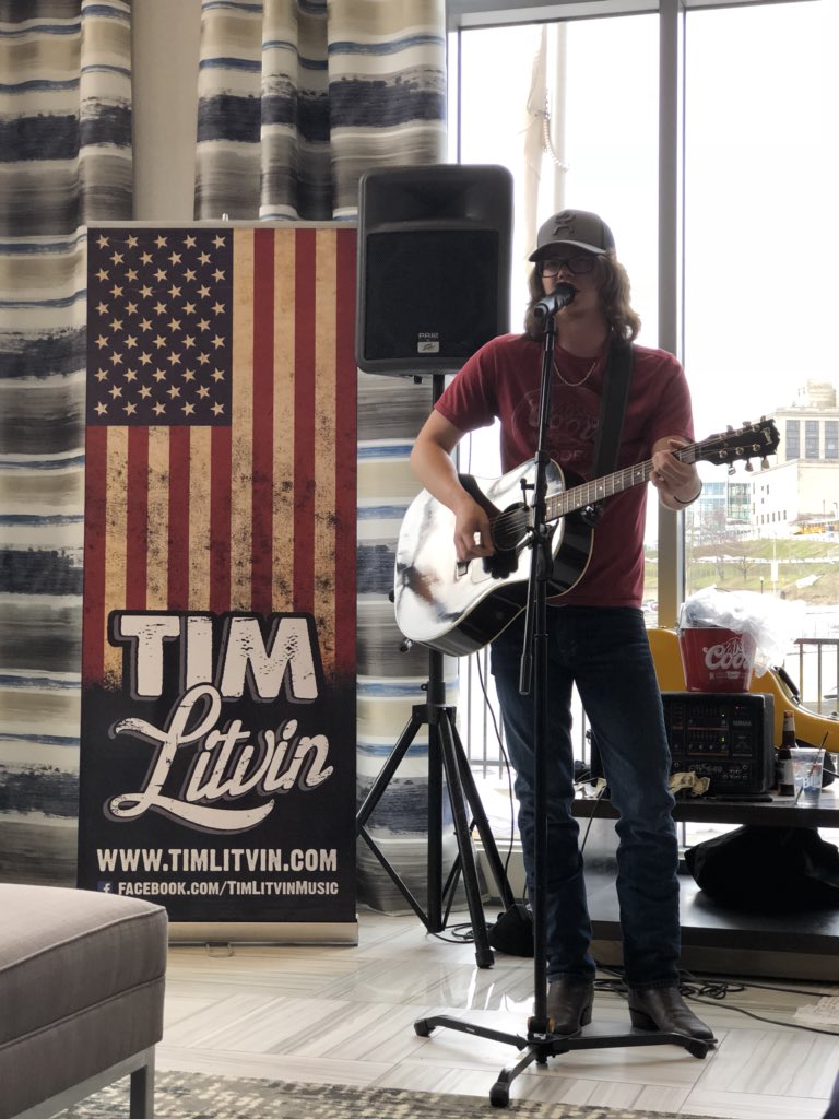 <a href="/TimLitvin/">Tim Litvin🎩</a> kickin’ it off at <a href="/cambriaPGH/">Cambria Pittsburgh</a> before Alan Jackson hits the stage tonight at <a href="/PPGPaintsArena/">PPG Paints Arena</a>