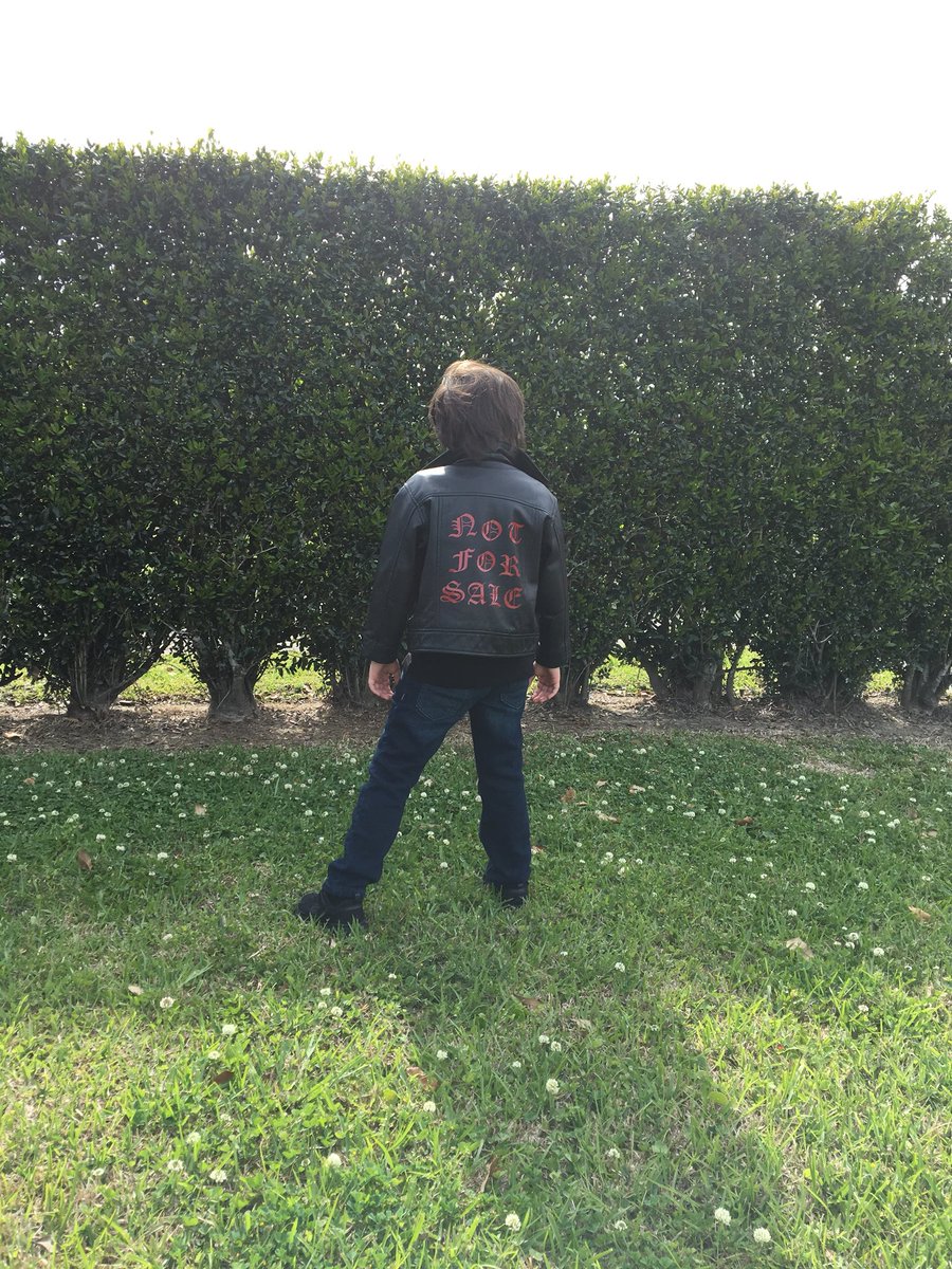 jbj_lil's tweet photo. “Is there anybody out there looking for a party?” @jonbonjovi @BonJovi @TheMattBongiovi @TheRealPhilX @HughMcDonald_ @dbdavidbryan @BonJoviTalk @BonJoviUpdates #wegotitgoingon #tickettokickit #nolashow #lilJBJlovesbigJBJ #lilJBJlovesbigJBJ #THINFSTour #wherey’at https://t.co/mgfNu8Ates