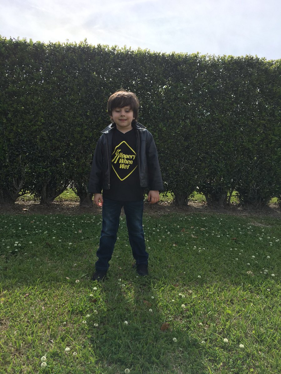 jbj_lil's tweet photo. “Is there anybody out there looking for a party?” @jonbonjovi @BonJovi @TheMattBongiovi @TheRealPhilX @HughMcDonald_ @dbdavidbryan @BonJoviTalk @BonJoviUpdates #wegotitgoingon #tickettokickit #nolashow #lilJBJlovesbigJBJ #lilJBJlovesbigJBJ #THINFSTour #wherey’at https://t.co/mgfNu8Ates
