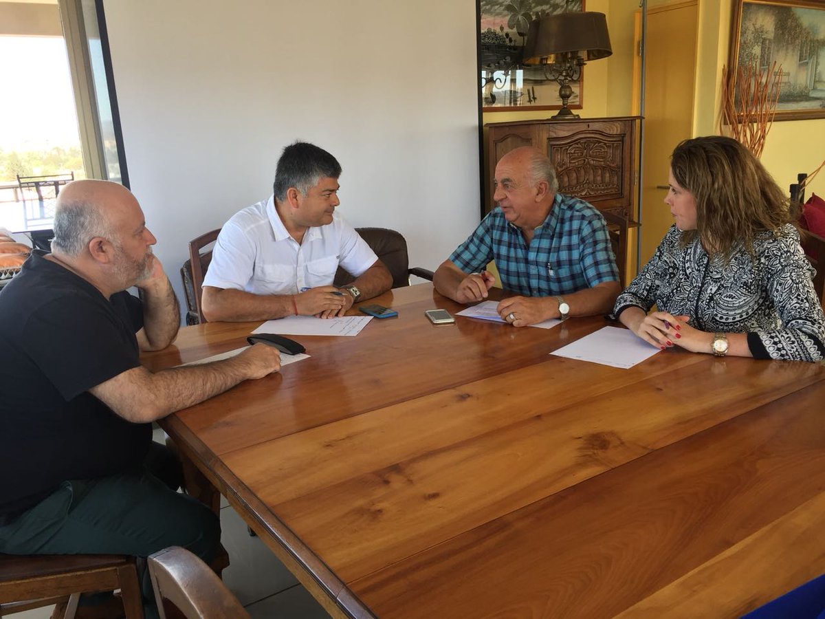 Alcaldes <a href="/mvinambres/">Mauricio Viñambres</a>, <a href="/josesabatmarcos/">Jose Sabat Marcos</a> <a href="/danielmoralese/">Daniel Morales Espíndola</a> y @macasante acuerdan reactivar Asociatividad de Marga Marga

facebook.com/notes/mauricio…