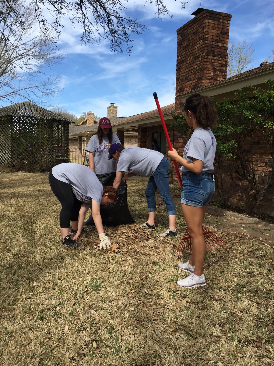 AlphaGam_TSU's tweet photo. It was a pleasure giving back the worlds work to our community this morning!#TarletonRoundup18 https://t.co/bKSIj36Ahu