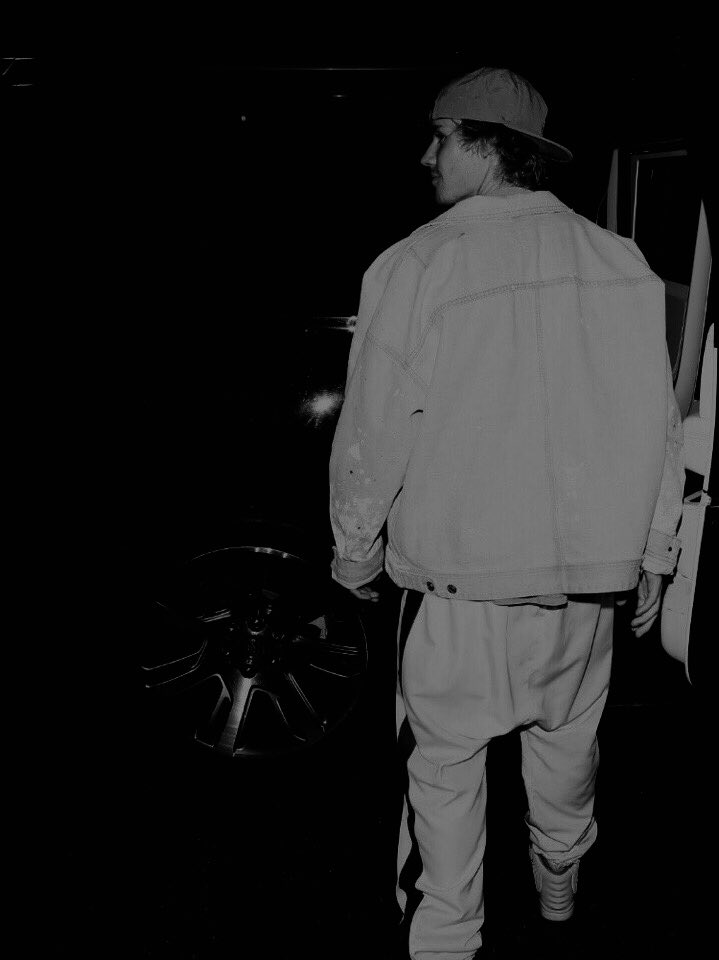 ⠀
ㅤㅤ
ㅤ⊱❝ Looking at it now
It all seems so simple.
We were lying on your couch
I remember.
You took a Polaroid of us
then discovered
the rest of the world was black and white.
But we were in screaming color.❞