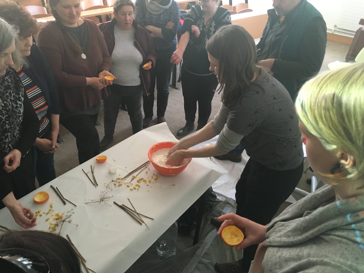 G_Ni_Chaiside's tweet photo. children must 'PLaY with materials to become literate', simples. Thank you Lucy Hill for the very beautiful &amp; thought provoking workshop #turningplayinsideout #mybrainhurtalittle #faoinaer #natureplay #lucyhillartist #materialliteracy https://t.co/eXzY2j5qJY