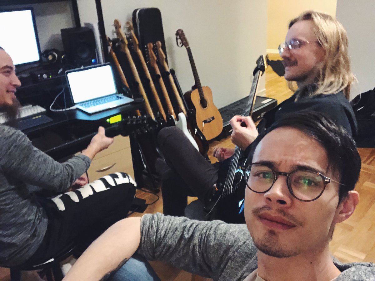 AnthonyDespite's tweet image. A bass player’s worst nightmare: To be stuck with guitarists.