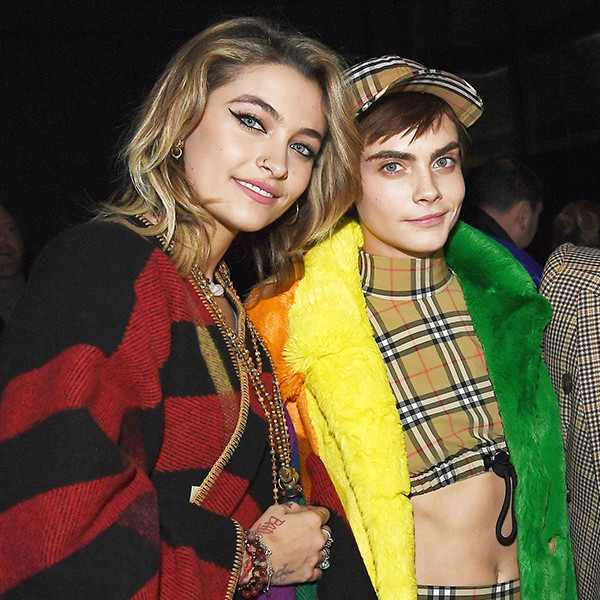 Cara Delevigne E Paris Jackson São Fotografadas Aos Beijos