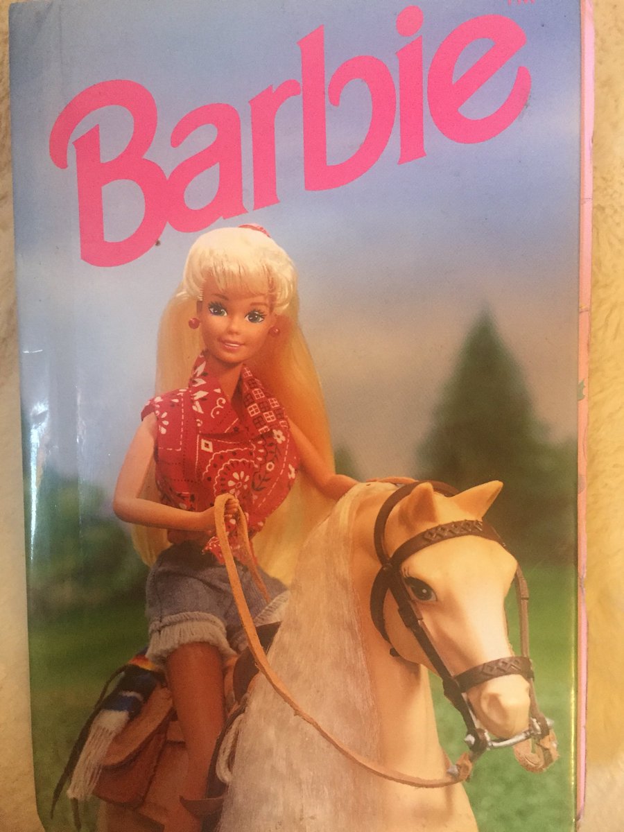_WendellCrumb_'s tweet photo. Cómo olvidar cuando Barbie y yo éramos mejores amigas. 😂
Probablemente sea lo más valioso que tengo. Te amo gfesita. 😍😂💓
#Netanopuedo #Loqueunoseencuentracuandolevantasucuarto. https://t.co/WRVBp4eCk5