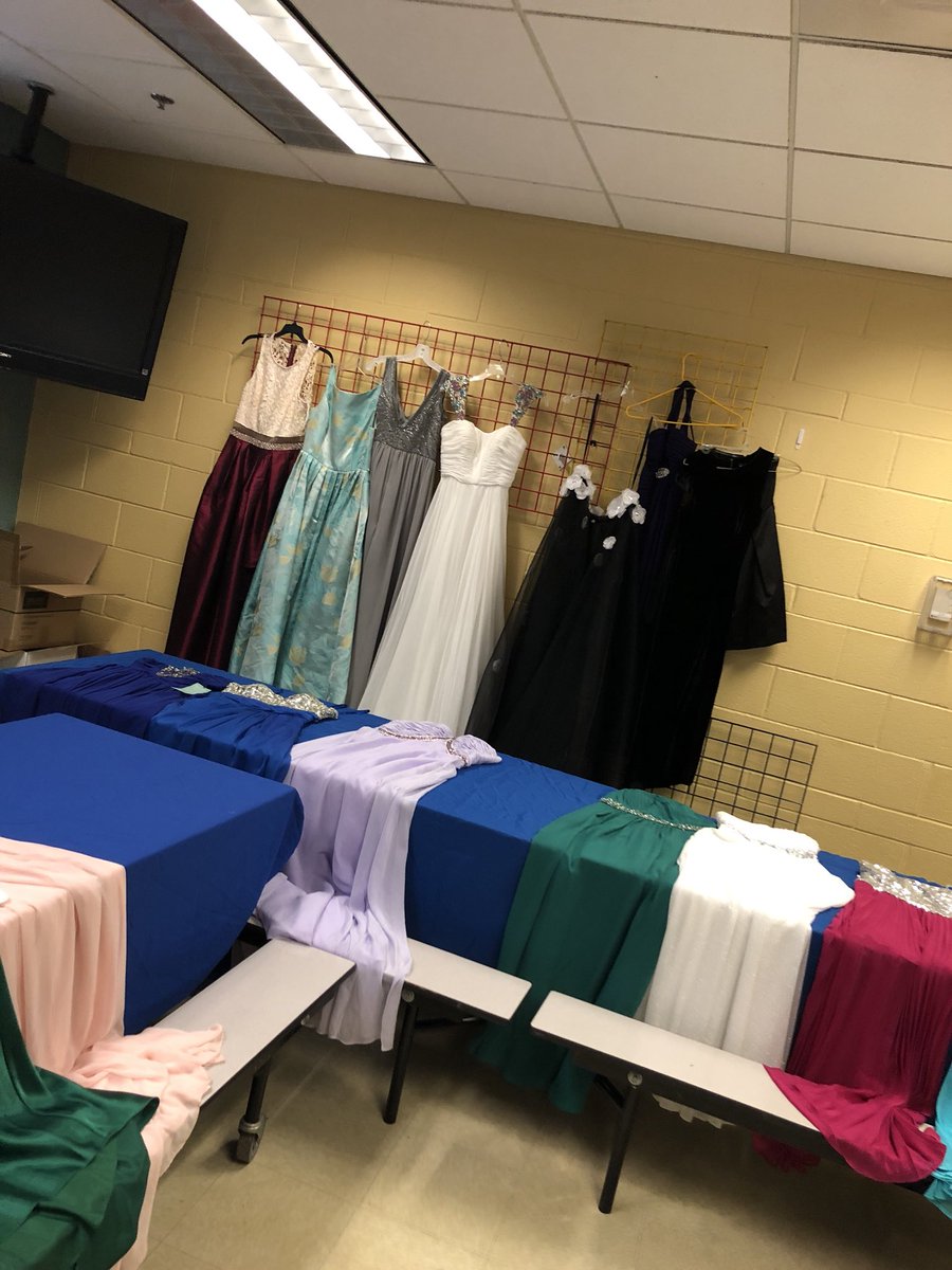 MiddleCreekSGA's tweet photo. After 6 months of planning, we had our final Cinderella Project distribution today! Together, @WakeCountySGA collected over 700 dresses and suits, with accessories. We are so thankful for everyone who donated to help send our peers to prom! #CinderelaProject2018 https://t.co/j0zE6MCgtp