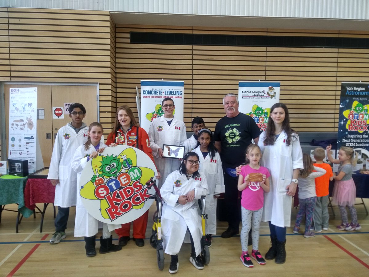 Ward5Councillor's tweet photo. At my 5th annual Earth Hour event at Cornell CC. Super turn out and great presenters like STem Kids scientists.  Spider man coming not shortly and Lantern walk at 830pm. Come on over https://t.co/oCFkcj8CyJ