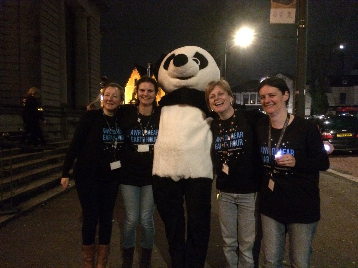 Here's some of @Museum_Cardiff's scientists with Pipa the Panda supporting #EarthHourWales #awrddaear