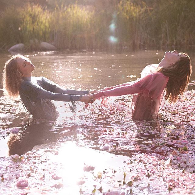 nurplj's tweet photo. Dime tú nombre y te haré reina de un jardín de rosas 🌸 🌺🎶😍
 #DakotaJohnson #MuseGucci https://t.co/9JPzyUz57j