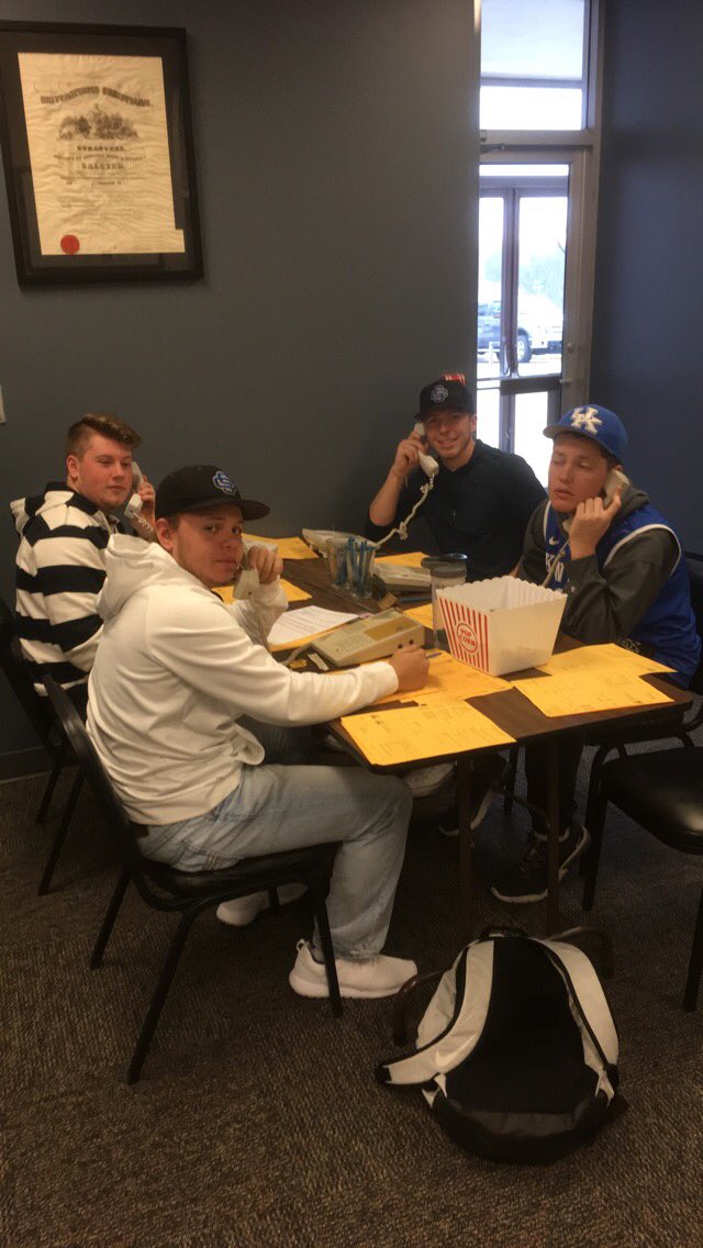 Dr_Scholl14's tweet photo. Who really won Greek week? You decide. #ATO #EtaOmicron #EasterEggHunt #Telefund https://t.co/tdOCmAhtUD