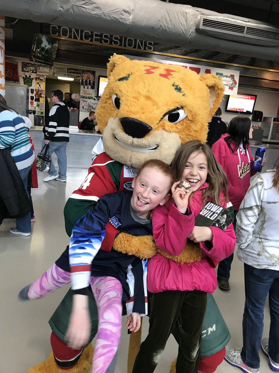 chad_criss's tweet photo. Hanging with crash before the game. @IowaWildAAA #five5trong https://t.co/rx1HPTkS5v