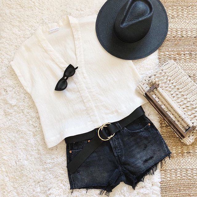 largodrive's tweet image. Saturday vibes ✌🏼 legit took this picture and then decided I needed this shirt #instaproblems 🤷🏼‍♀️ #sorrynotsorry see story to shop
•
#ootd #fashionbloggers #onlineshopping #styleblogger #outfitideas #styleblog #aboutalook #springiscoming #sprin… ift.tt/2GjiIzU