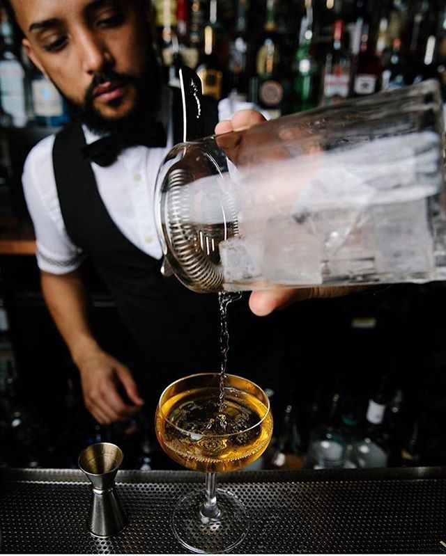bathtubginnyc's tweet photo. On Saturdays we like it stirred! 🍸#bathtubgin #bathtubginnyc #headbartender #arielsuarez #mixology #shakenorstirred #cocktails #cocktailbar #coffeeandcocktails #manhattan #nyc #chelseastory #bartending #speakeasy #hospitalitylife https://t.co/OkNODrdkQ0