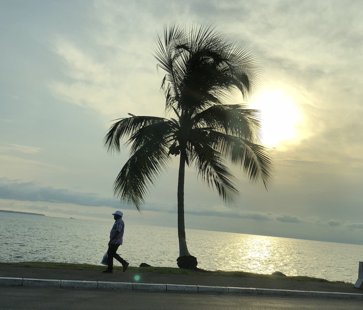 YOKA1849's tweet photo. Retweeted AmazingGabon (@AmazingGabon):
A #Libreville les couchés de soleil son tous différents mais toujours aussi beau #Gabon #Bord2Mer #Gabon 🇬🇦 https://t.co/9rJuYcySFe