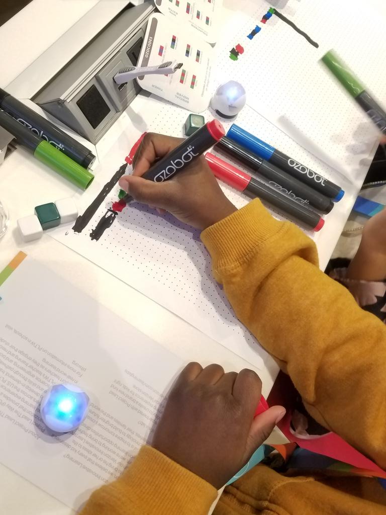 thirtymommy's tweet image. We learned so much & did some coding with @ozobots today at the @verizon #LearningLabs #WorldOfCoding #KidsWhoCode #Ozobot #STEM #Coding #VZFoundation #sponsored